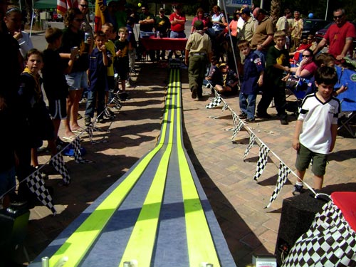 pinewood derby race display